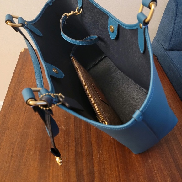 Coach purse with built in wallet/clutch - Picture 2 of 4